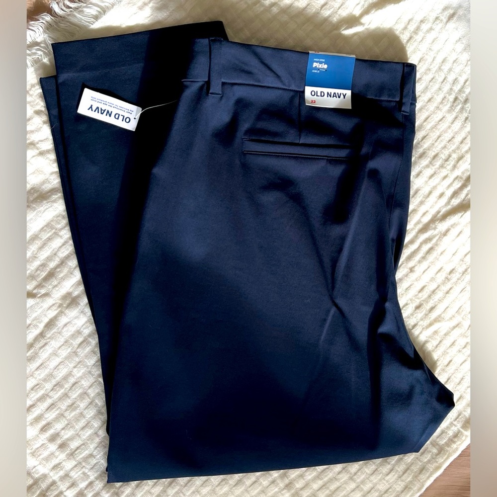 High-Rise Pixie Ankle Length in Navy